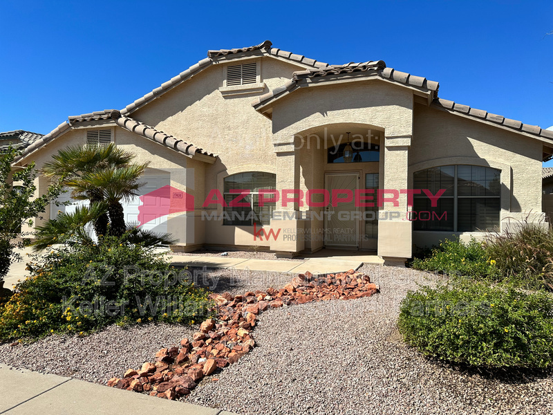 17406 N Chance Dr in Surprise, AZ - Building Photo