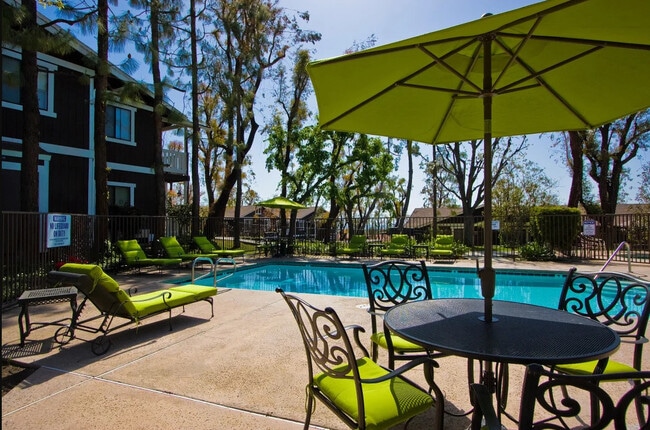 Vantage Point Apartments in Bakersfield, CA - Foto de edificio - Building Photo
