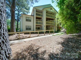 1052 Churchill Downs Ct in Charlotte, NC - Building Photo