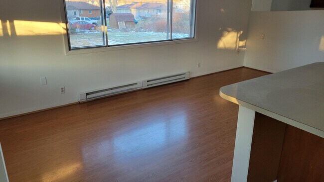 321 Lillian Ct, Unit 321 in Whitmore Lake, MI - Foto de edificio - Building Photo