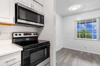 2327 NW 52nd Ct in Fort Lauderdale, FL - Building Photo - Building Photo