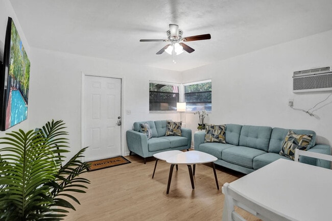 717 13th Ave in Davie, FL - Building Photo - Building Photo