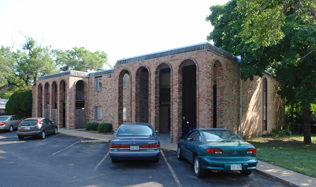 Granada in Topeka, KS - Foto de edificio