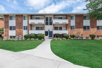 Windsor Hills Apartments in Blacksburg, VA - Building Photo - Building Photo