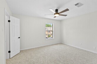 2030 Plantation Dr in Conroe, TX - Building Photo - Building Photo