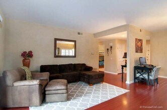16232 Avenida Venusto in San Diego, CA - Building Photo - Building Photo