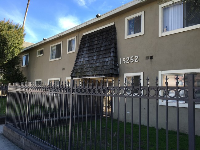 15252 Nordhoff St in North Hills, CA - Building Photo - Other