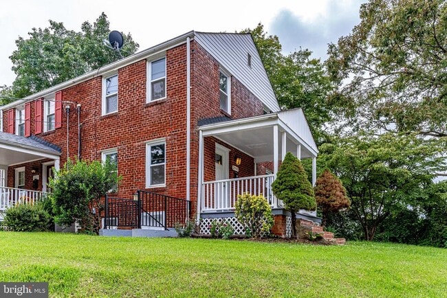 property at 2901 Farmington Dr