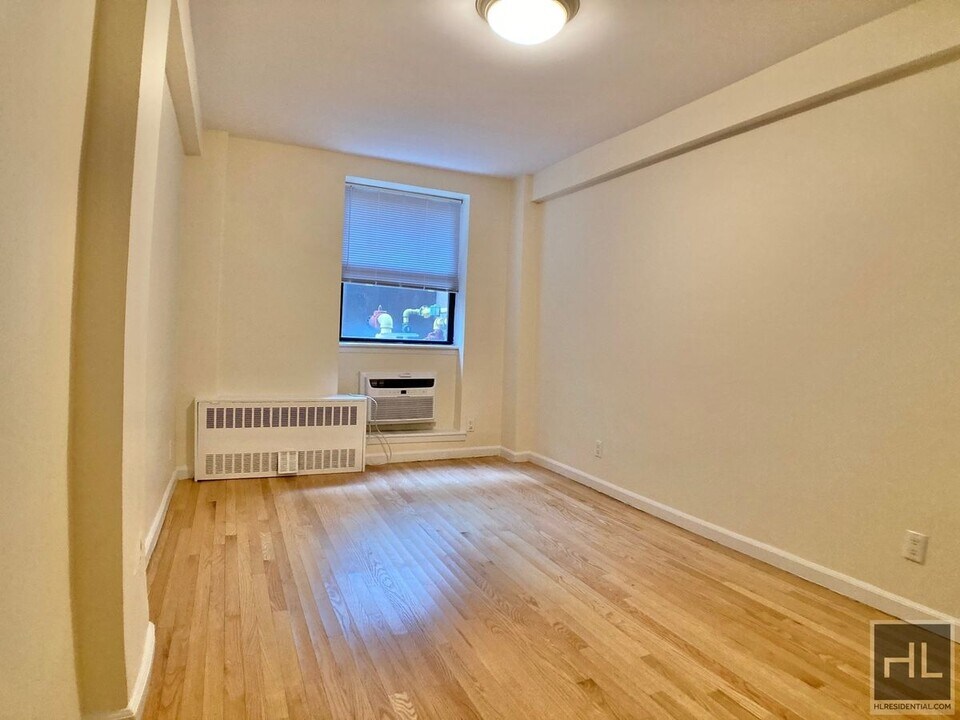 EAST 84 STREET in New York, NY - Building Photo