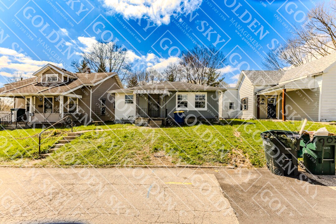 903 N Macedonia Ave in Muncie, IN - Building Photo