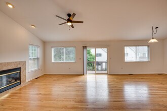 2963 Saganashkee Ln in Naperville, IL - Building Photo - Building Photo