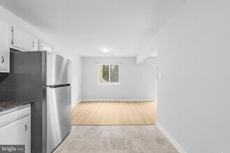 31 Phoenix Ct in Washington Township, NJ - Building Photo - Building Photo