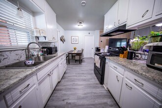 4918 Seabreeze Dr in San Antonio, TX - Foto de edificio - Building Photo