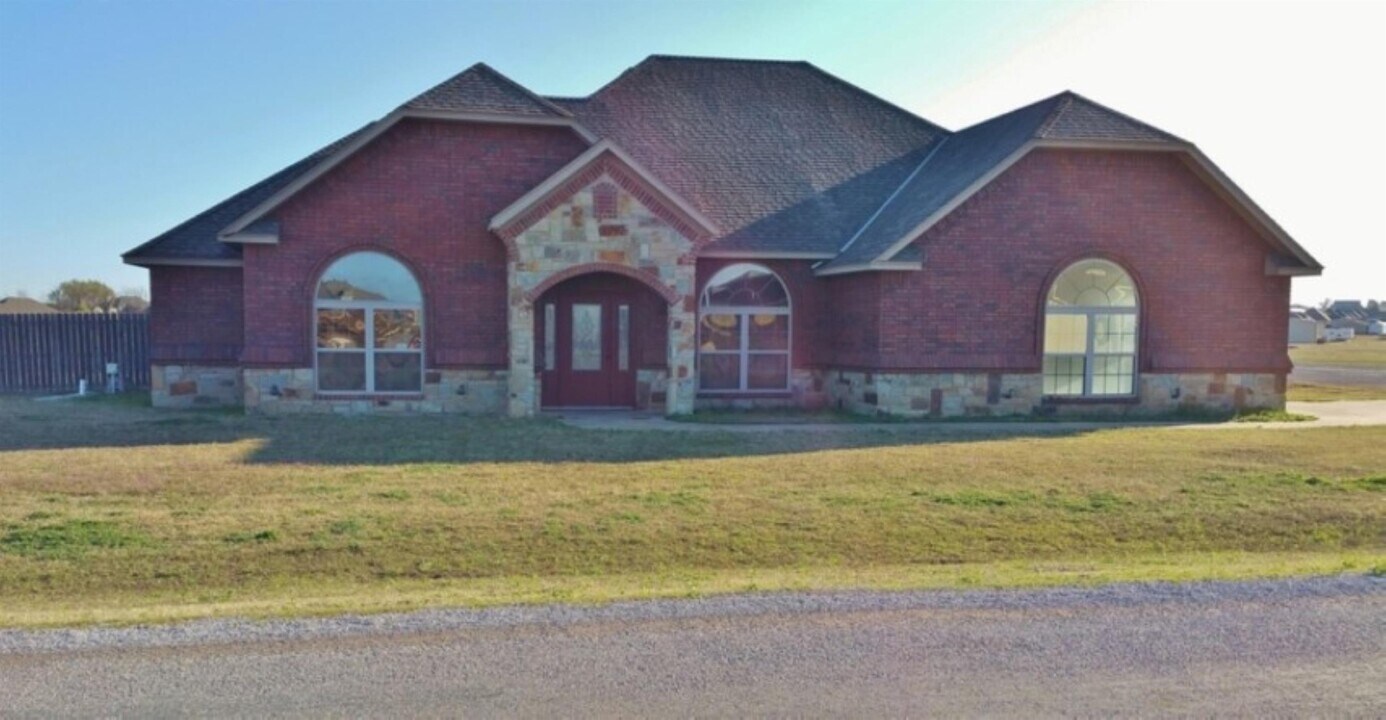 1026 NE Brown Rd in Elgin, OK - Building Photo