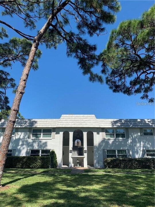 5800 Hollywood Blvd in Sarasota, FL - Building Photo