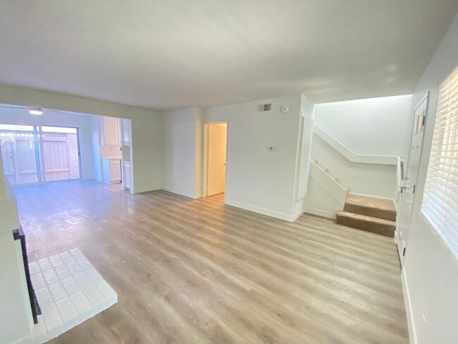 15 Sand Dollar Ct in Newport Beach, CA - Building Photo - Building Photo