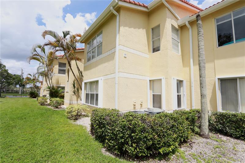 12840 Vista Isles Dr in Plantation, FL - Building Photo