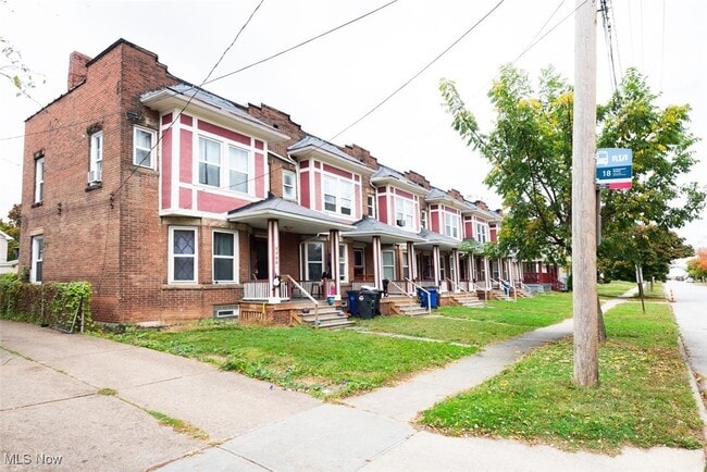 3300 W 98th St in Cleveland, OH - Building Photo - Building Photo