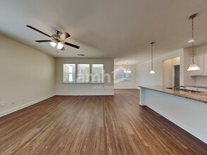 245 Lake Vista Dr in Loganville, GA - Foto de edificio - Building Photo