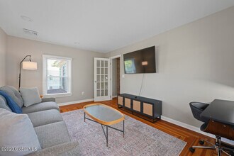 22 Lincoln Ave-Unit -2nd in Saratoga Springs, NY - Building Photo - Building Photo