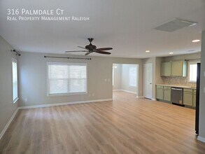 316 Palmdale Ct in Holly Springs, NC - Building Photo - Building Photo