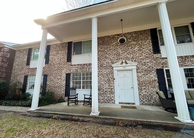 property at 926 Lansing Dr