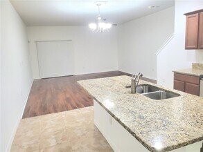 2044 Hawks View Dr in Ruskin, FL - Building Photo - Building Photo