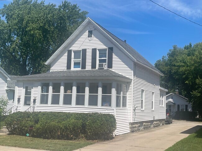 734 Vine Ave in Oshkosh, WI - Building Photo - Building Photo