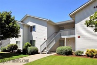 Saddle Club Apartments in Salem, OR - Building Photo - Building Photo