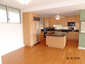 999 Wilder Ave-Unit -APT 1403 in Honolulu, HI - Foto de edificio - Building Photo
