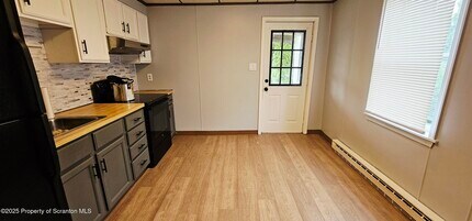 212 Pine St in Old Forge, PA - Building Photo - Building Photo