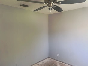 4047 Sunrise Creek Dr in San Antonio, TX - Foto de edificio - Building Photo