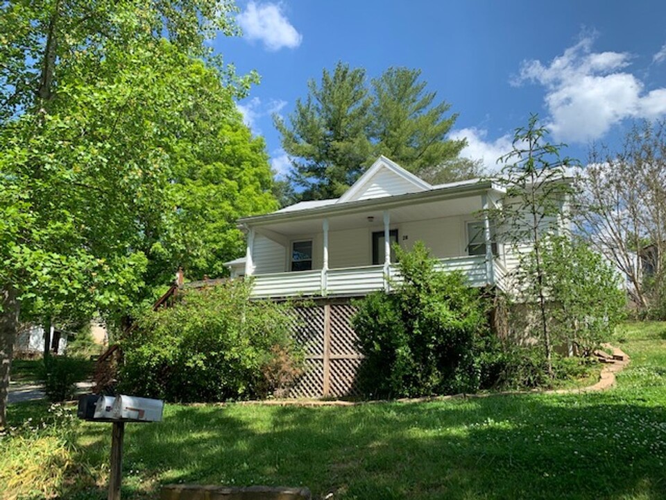 26 Hook Ln in Lexington, VA - Building Photo