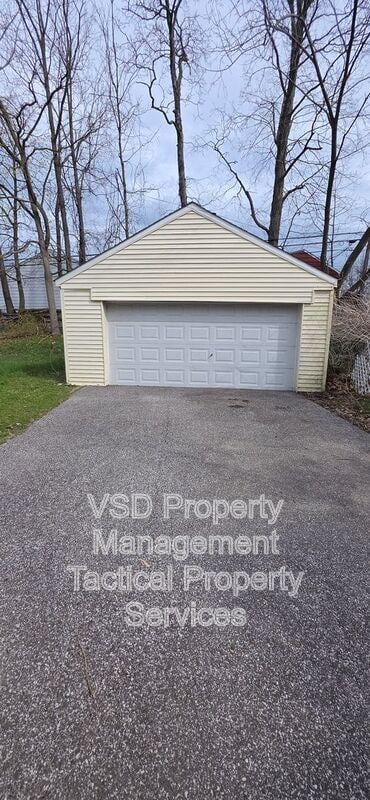 19101 Nitra Ave in Maple Heights, OH - Building Photo - Building Photo