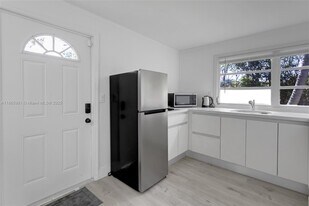 5836 Hope St in Hollywood, FL - Building Photo