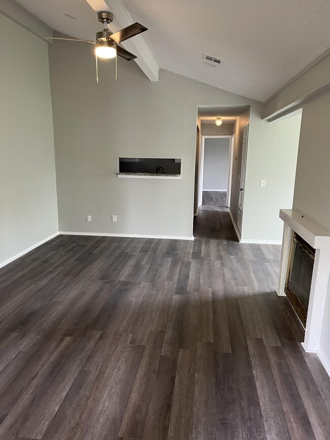 10802 E 14th Ct in Tulsa, OK - Foto de edificio - Building Photo