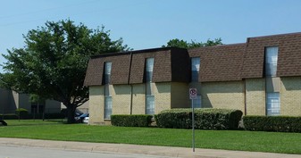 Fountain Square Apartments in Fort Worth, TX - Building Photo