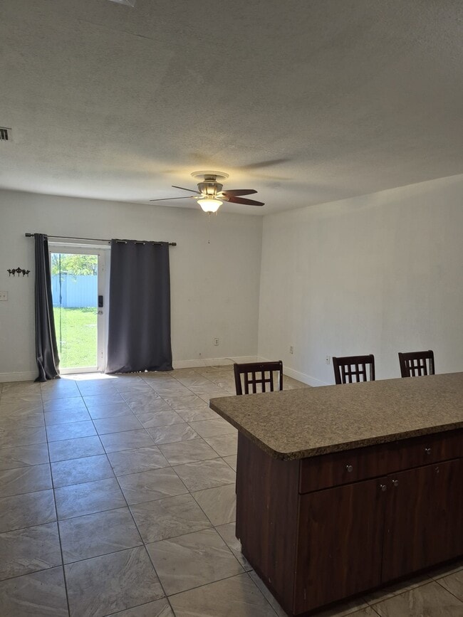 448 NW 4th Ave, Unit 448 NW 4th Ave in Homestead, FL - Building Photo - Building Photo