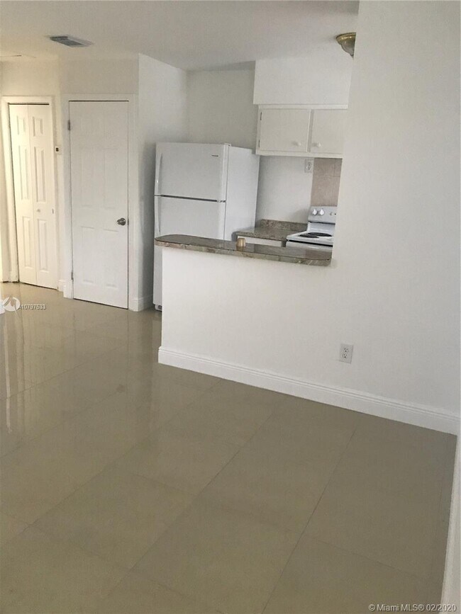 13130 NW 30th Ave-Unit -3 in Opa Locka, FL - Foto de edificio - Building Photo