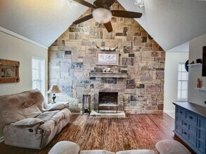 104 S Pkwy Dr in Alvarado, TX - Building Photo - Building Photo