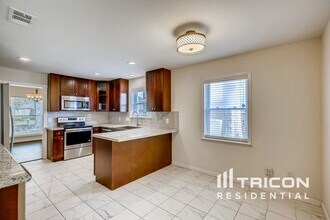 8127 Twin Hills Dr in Houston, TX - Building Photo - Building Photo