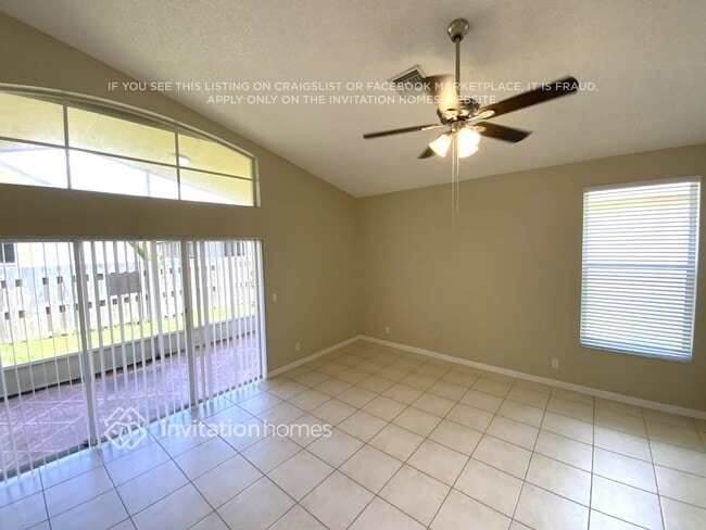 9549 Lago Dr in Boynton Beach, FL - Building Photo - Building Photo