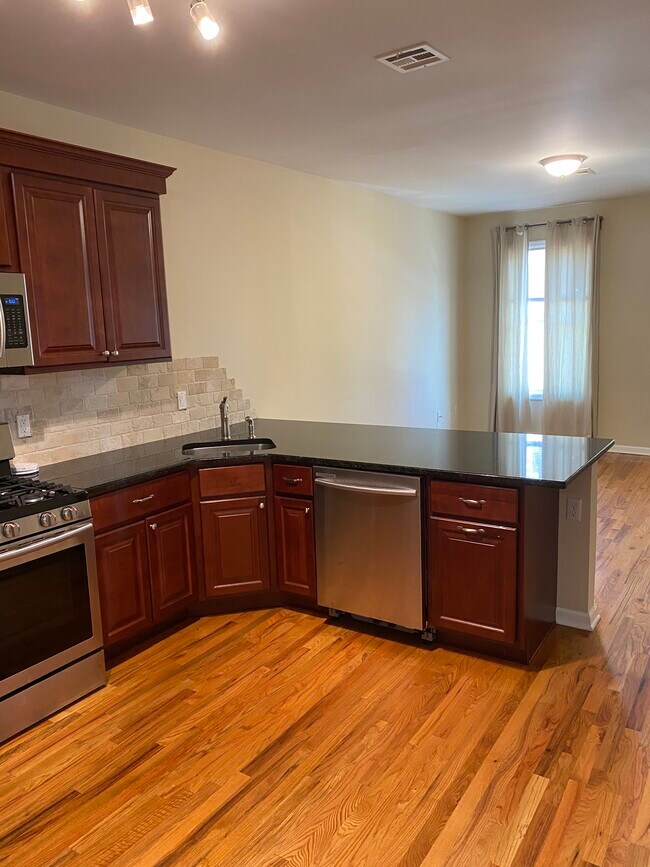 332 New St Apartments and Nearby Newark Apartments For Rent Newark, NJ