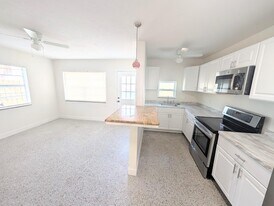 126 146th Ave in Madeira Beach, FL - Building Photo