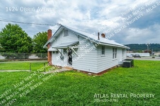 1424 Obrig Ave in Guntersville, AL - Foto de edificio - Building Photo