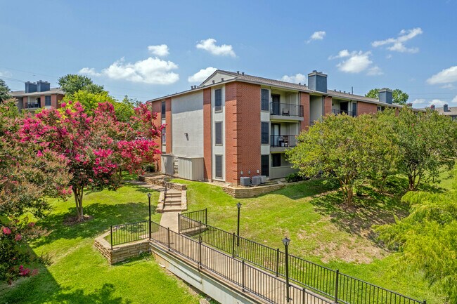 Foxwood in Austin, TX - Foto de edificio - Building Photo