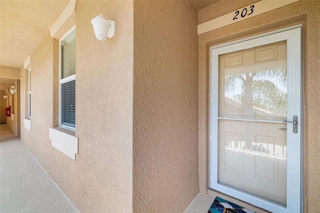 property at 905 Fairwaycove Ln