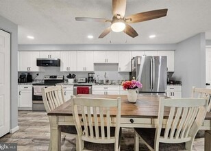 300 Long Cove Ln in Essex, MD - Building Photo - Building Photo