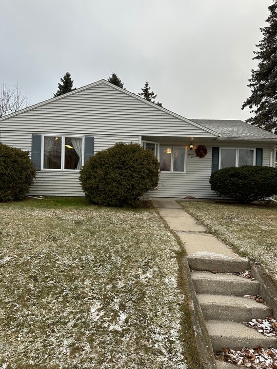 1111 Bonnie Ct in Plymouth, WI - Building Photo