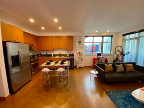 1414 12th Ave, Unit 515 in Seattle, WA - Building Photo - Building Photo